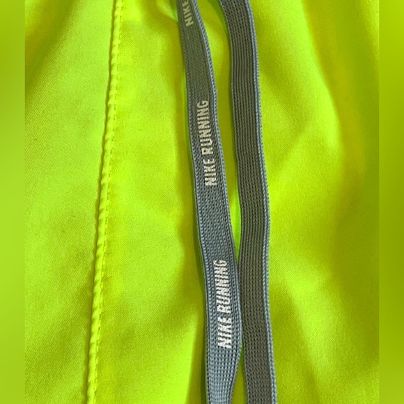 Nike Dri-Fit Women’s Fluorescent Yellow Running Shorts with Pockets Size Medium - Picture 3 of 16